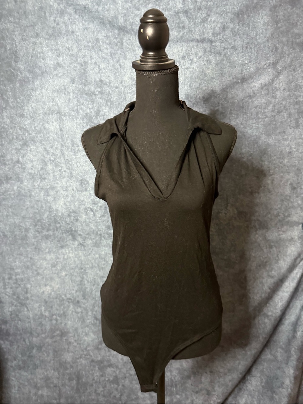 gaze Black Collared V-Neck Sleeveless Bodysuit